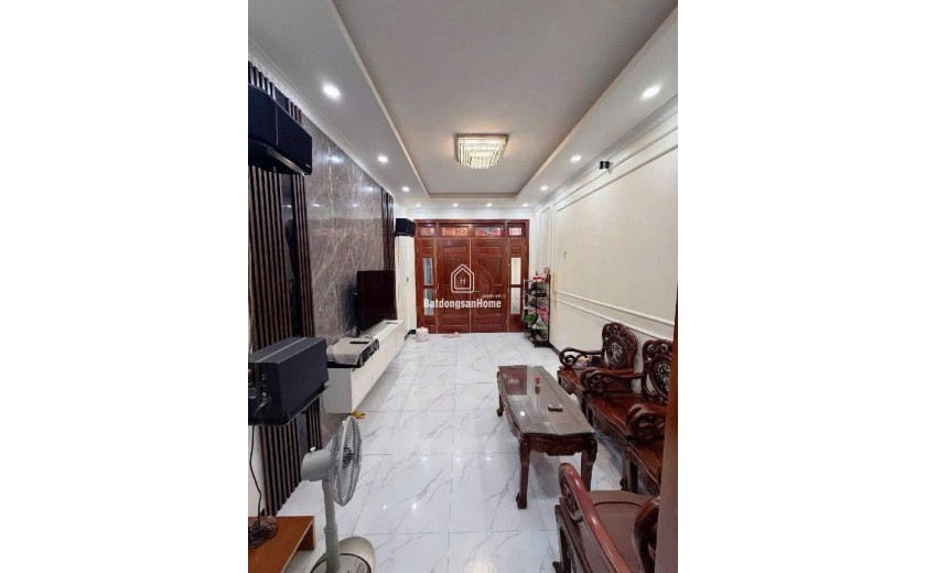 HOÀNG NGÂN NGÕ RỘNG - ĐẸP MỚI LUNG LINH - 32m2 5 tầng mặt tiền 3.3m Giá 9.95 tỷ