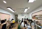 Sang tiệm nail gội khu Phan Xích Long