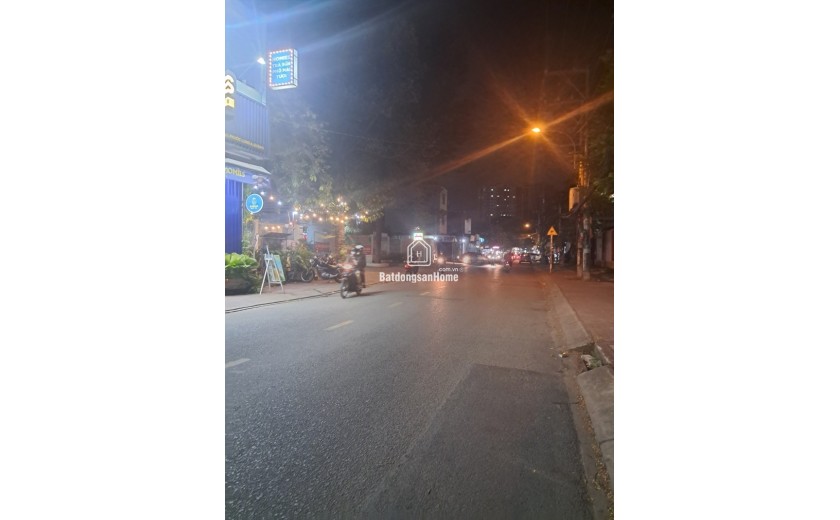 Bán nhà đường Hồ Bá Phấn, Phước Long A, 9, TP HCM. DT 130m2, 2 tầng, 4PN, giá 9,8 tỷ, sổ hồng. Liên hệ 0933125879.