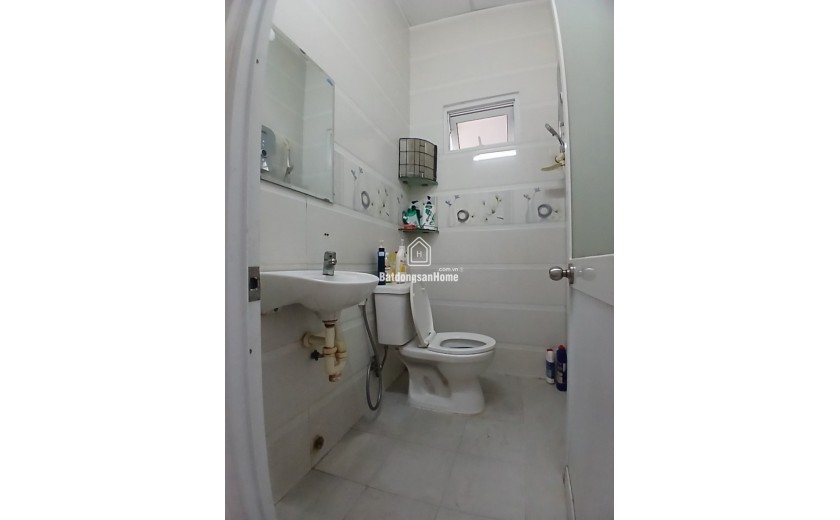 Bán nhà đường 359, Phước Long B, Q.9, TP HCM. DT 98m2, 2 tầng, 3PN. Sổ hồng riêng, giá 7,05 tỷ.