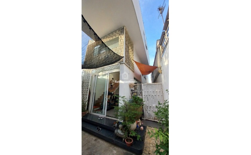 Bán nhà đường Số 10, Linh Chiểu, Thủ Đức, TP HCM. DT 128m2, 2 tầng, 4 phòng ngủ. Giá 9,9 tỷ