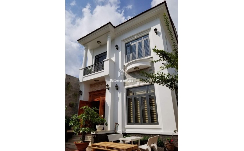 Bán nhà đường số 35, Hiệp Bình Chánh, Thủ Đức, TP HCM. DT 240m2, 3 tầng, 4PN, SHR. Giá 18.9 tỷ. LH: 0933125879