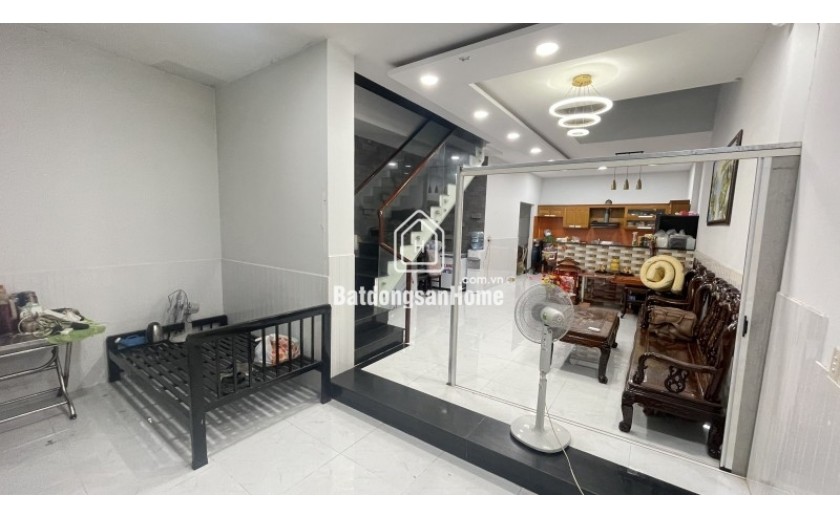 Bán nhà  Hiệp Bình Chánh, đường Số 9, Thủ Đức, TP HCM. DT 5x18m, 3 tầng, 3PN, SH, 8.7 tỷ.