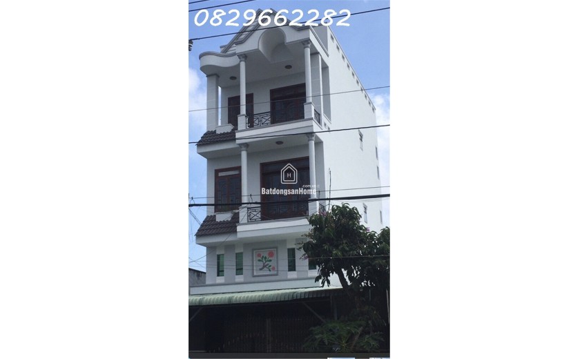 Bán nhà mặt phố Nguyễn Tất Thành, Sa Đéc. DT 70m2, 4 tầng, 6PN, Sổ hồng. Giá 5 tỷ.