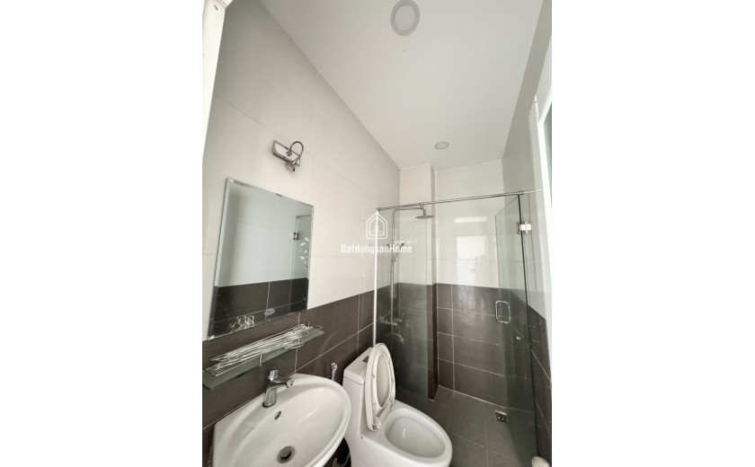 Bán nhà trong ngõ Đặng Văn Bi, Thủ Đức, TP HCM, DT 80m2, 2 tầng, 3PN, giá 6,45 tỷ, sổ hồng. Liên hệ: 0933125879.