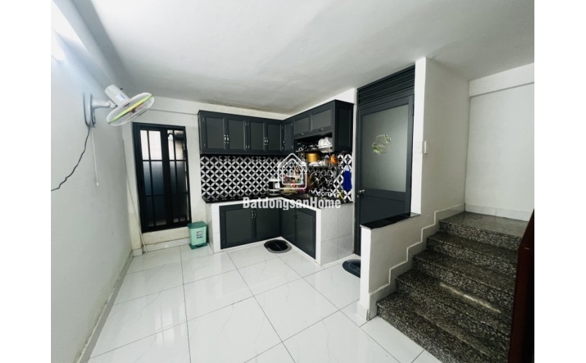 Bán nhà 2 tầng trong ngõ Kha Vạn Cân, Linh Đông, Thủ Đức, TP HCM. DT 47m2, giá 4,6 tỷ, sổ hồng, liên hệ 0933125879.