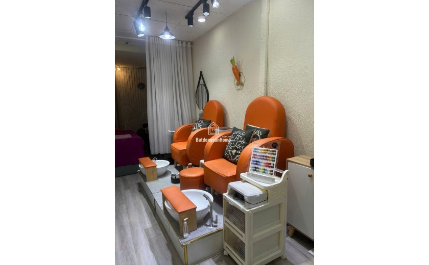 Do chuyển về quận 9 ở lên bt xa quá nên mình sang lại mặt bằng không sang đồ nghề