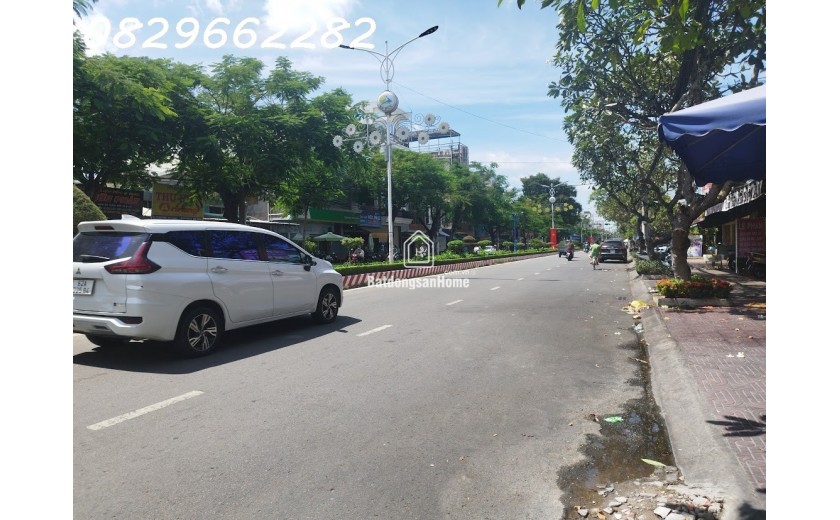 Bán nhà mặt tiền đường Hùng Vương Sa Đéc Đồng Tháp, 1 trệt 2 lầu, sổ hồng chính chủ