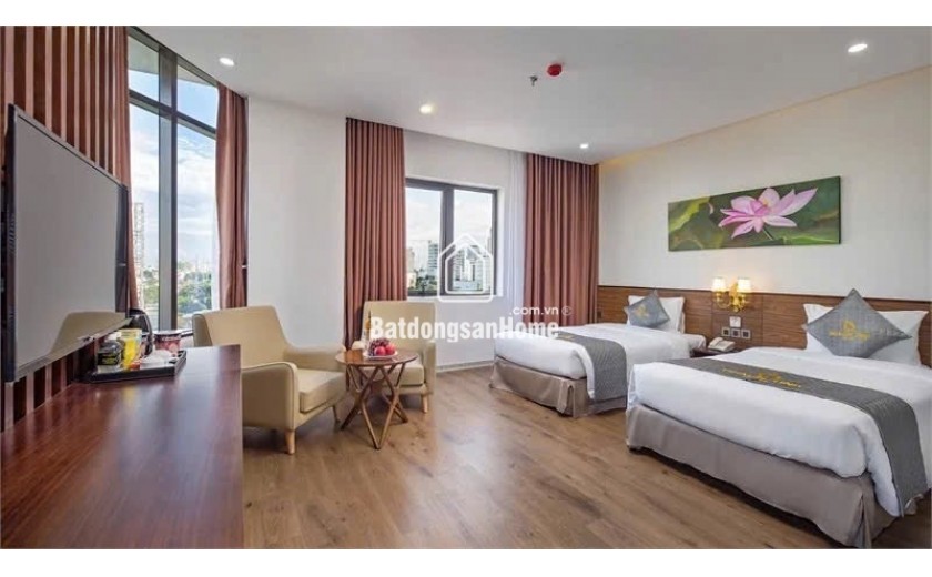 Bán khách sạn cao cấp gần biển Mỹ Khê, doanh thu ổn định, 201m2, 13 tầng, chỉ 80 tỷ