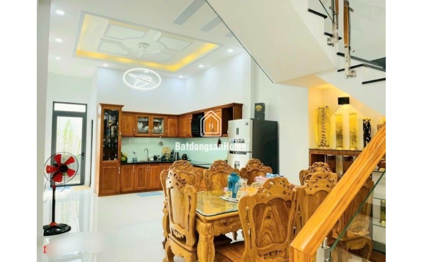 Bán nhà đường Số 4, Linh Tây, Thủ Đức, TP HCM. DT 104 m2, 3 tầng, SH. Giá 12,3 tỷ,