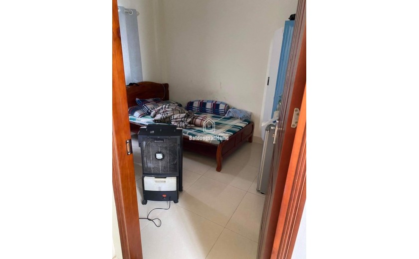 Bán nhà đường Hồ Bá Phấn, Phước Long A, 9, TP HCM. DT 130m2, 2 tầng, 4PN, giá 9,8 tỷ, sổ hồng. Liên hệ 0933125879.