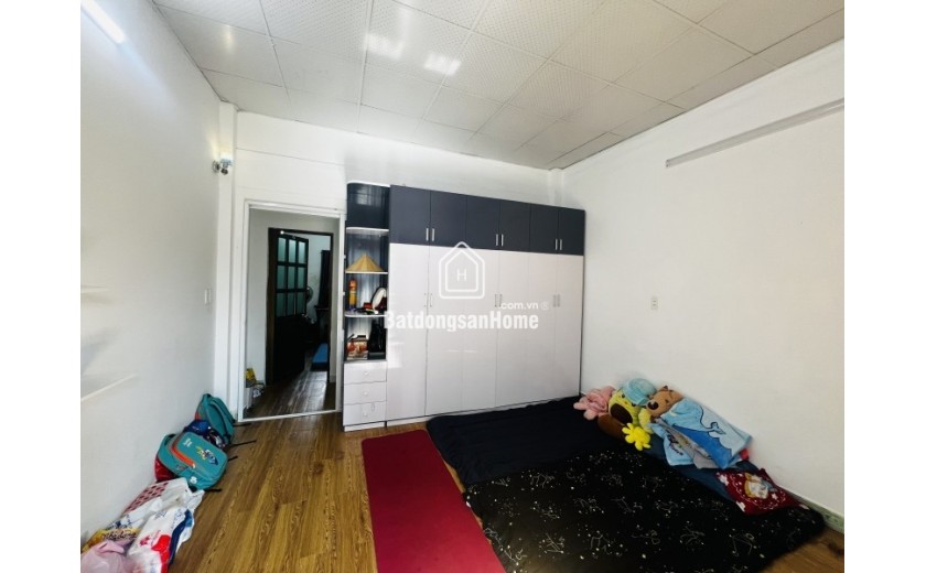 Bán nhà 2 tầng trong ngõ Kha Vạn Cân, Linh Đông, Thủ Đức, TP HCM. DT 47m2, giá 4,6 tỷ, sổ hồng, liên hệ 0933125879.