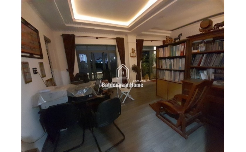 Bán nhà đường số 35, Hiệp Bình Chánh, Thủ Đức, TP HCM. DT 240m2, 3 tầng, 4PN, SHR. Giá 18.9 tỷ. LH: 0933125879