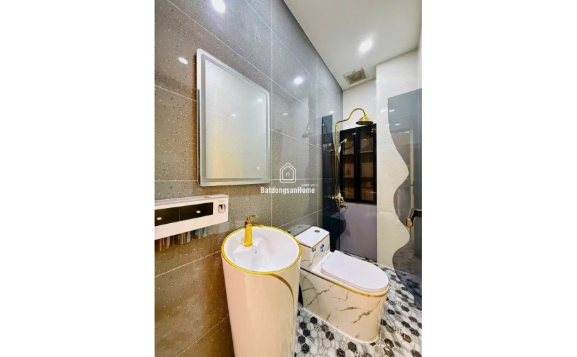 Bán nhà đẹp đường  Huỳnh Văn Nghệ, Tân Bình, TP HCM. DT 50m2, 4 tầng. Giá 7,9 tỷ, sổ hồng đầy đủ.