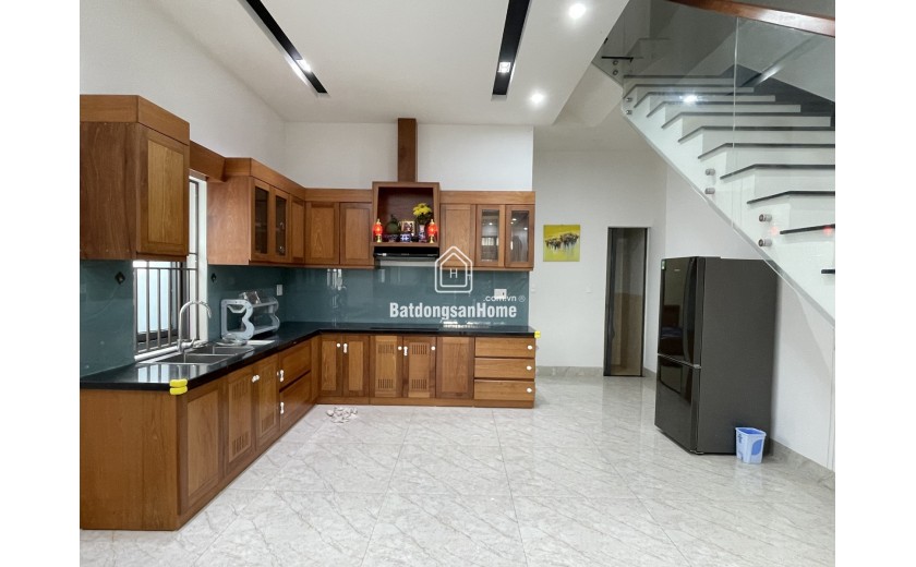 Bán nhà đẹp 100m2 Sơn Trà Đà Nẵng, 4PN, 3 mặt thoáng, vị trí kinh doanh tốt