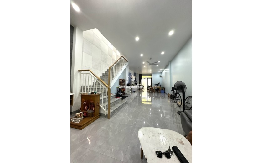 Bán nhà trong ngõ đường số 8,  Trường Thọ, Thủ Đức, DT105m2, 2 tầng, 3PN, 7.35 tỷ, có sổ hồng. Liên hệ 0933125879.