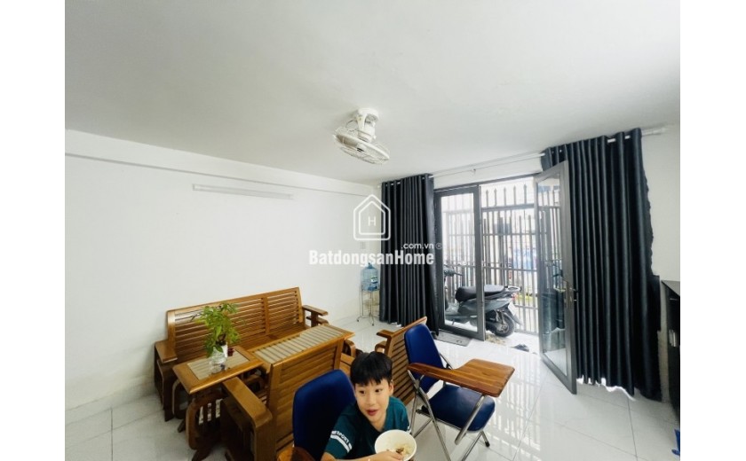 Bán nhà 2 tầng trong ngõ Kha Vạn Cân, Linh Đông, Thủ Đức, TP HCM. DT 47m2, giá 4,6 tỷ, sổ hồng, liên hệ 0933125879.