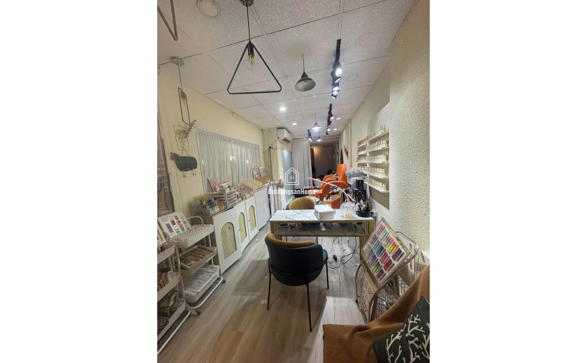 Do chuyển về quận 9 ở lên bt xa quá nên mình sang lại mặt bằng không sang đồ nghề