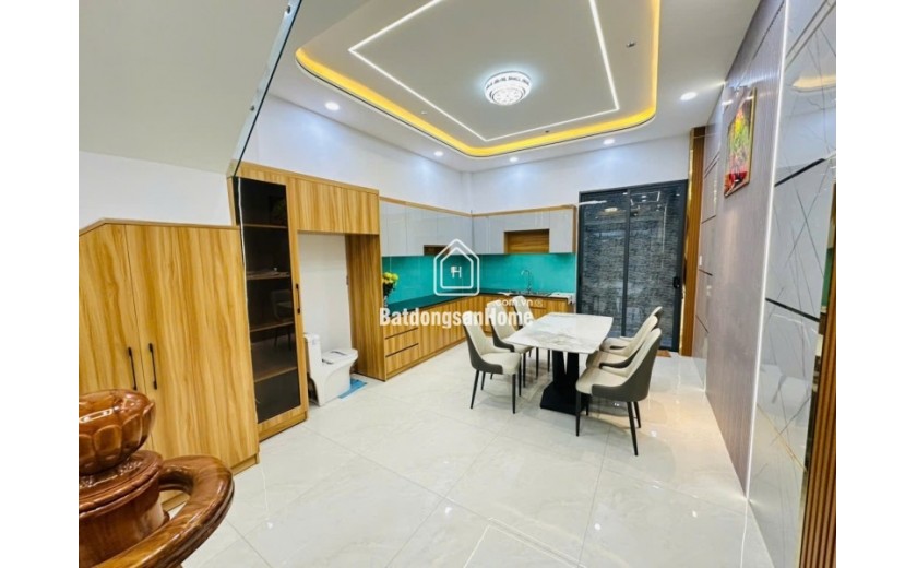 Bán nhà 4 tầng 56m2  đường  Lò Lu, Thủ Đức, TP HCM. Giá 8,19  tỷ, sổ hồng đầy đủ! Liên hệ 0933125879.