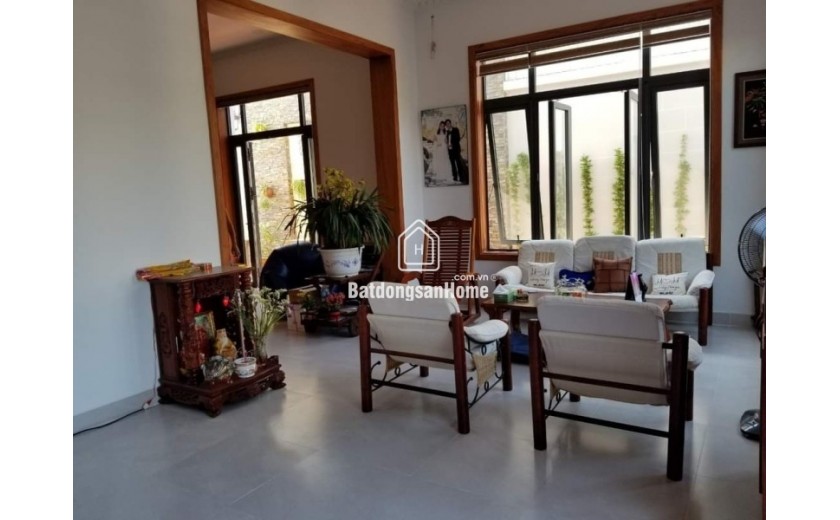 Bán nhà đường số 35, Hiệp Bình Chánh, Thủ Đức, TP HCM. DT 240m2, 3 tầng, 4PN, SHR. Giá 18.9 tỷ. LH: 0933125879