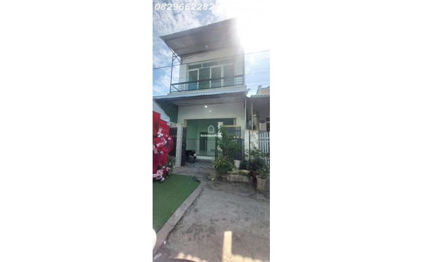 Bán Nhà Mặt tiền KDC Ngã Am, Sa Đéc, Đồng Tháp. DT 90m2 (5x18m), 4PN, Sổ Hồng. Giá 1.7 Tỷ.