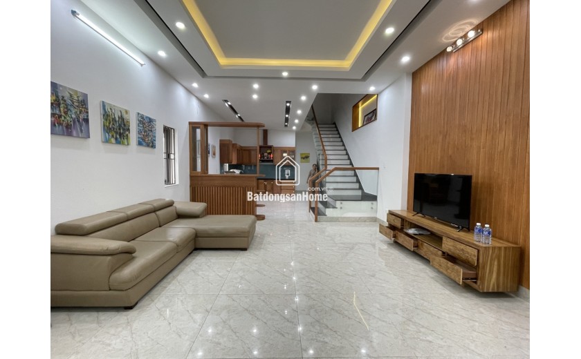 Bán nhà đẹp 100m2 Sơn Trà Đà Nẵng, 4PN, 3 mặt thoáng, vị trí kinh doanh tốt