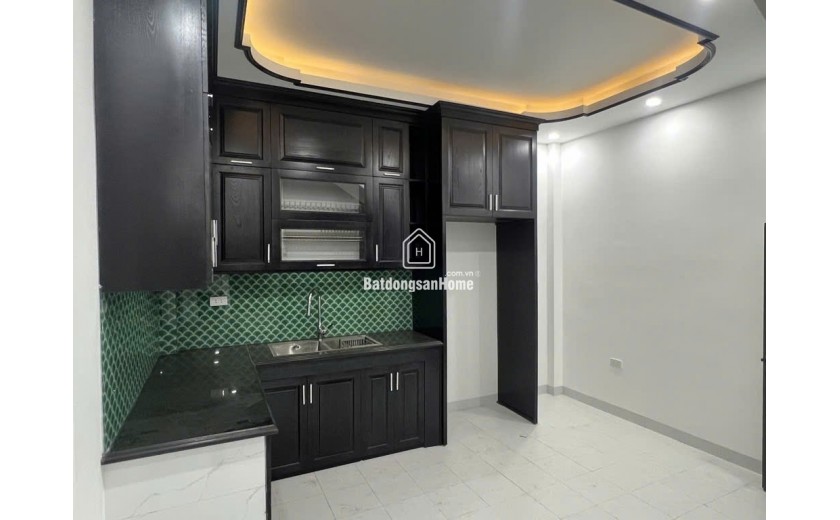 NHÀ MỚI HOÀN THIỆN – THANG MÁY CHẠY VÙ VÙ – KẾ CẬN QUẦN THỂ VINHOMES Alo 0972.078.667