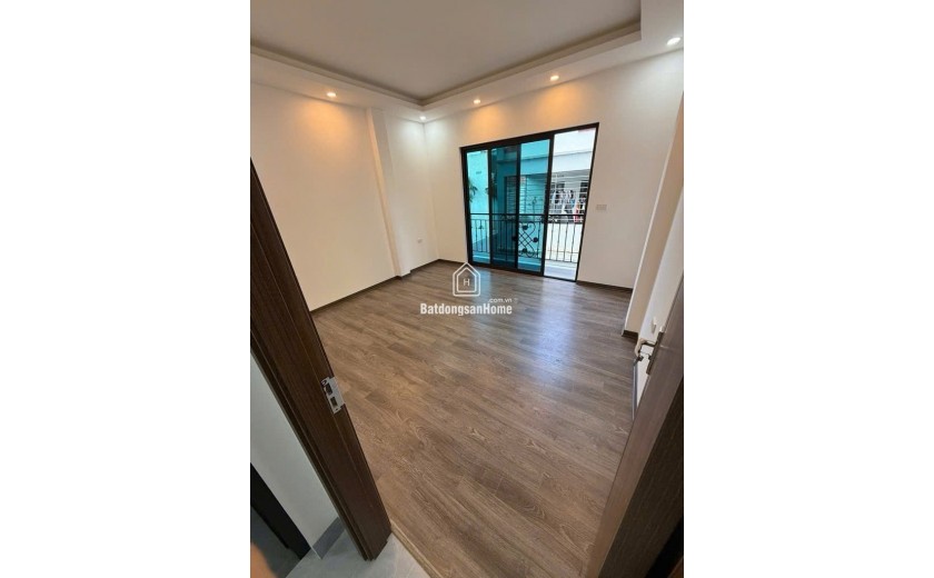 NHÀ MỚI HOÀN THIỆN – THANG MÁY CHẠY VÙ VÙ – KẾ CẬN QUẦN THỂ VINHOMES Alo 0972.078.667