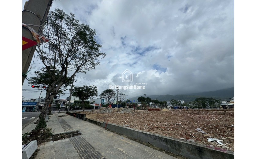 Đất mặt tiền Ngô Quyền 119m2 giá 9,3 tỷ gần chợ mới