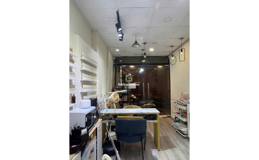 Do chuyển về quận 9 ở lên bt xa quá nên mình sang lại mặt bằng không sang đồ nghề