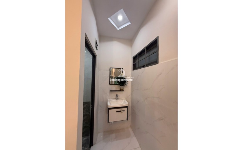 Bán nhà ngõ 85, Đường Lê Văn Việt, Hiệp Phú, Q.9, TP HCM. DT 80m2, 2 tầng, 4PN, 5,65  tỷ, sổ hồng. Liên hệ 0933125879!