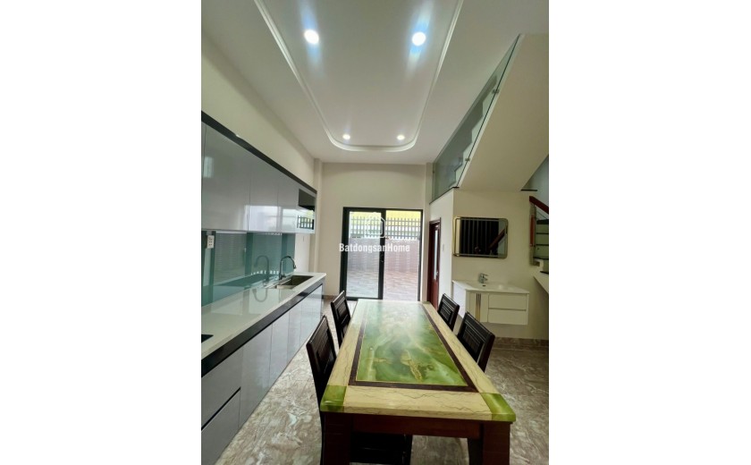 Bán nhà 3 tầng 76m2 đường 160, Tăng Nhơn phú A, Q.9, Thủ Đức, TP HCM, Sổ Hồng. Giá chỉ 6,7 tỷ. Liên hệ: 0933125879.