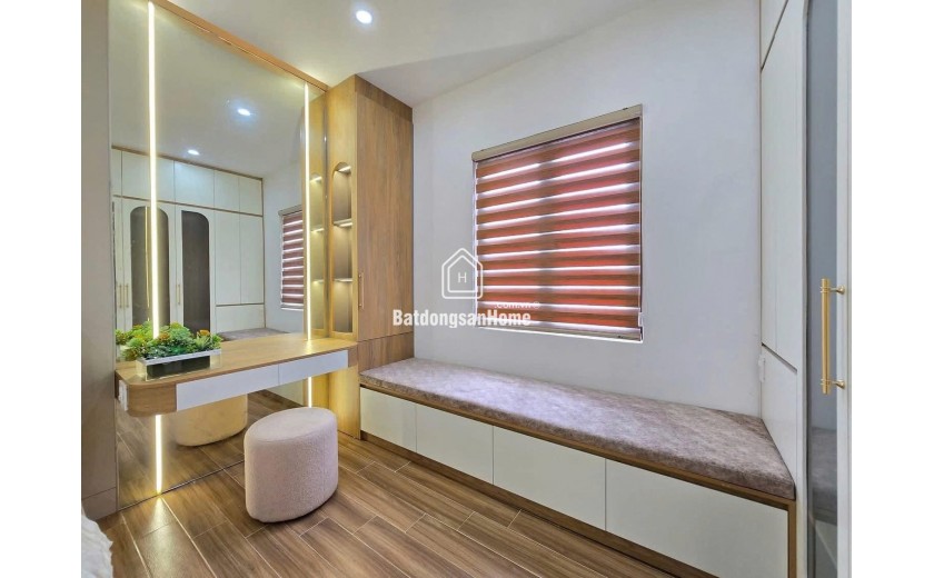 Hàng xóm VInhome nhà đẹp Phúc Lợi,30M,5 tầng,ô tô đỗ cổng,full NT,quá rẻ nhỉnh 6 tỷ