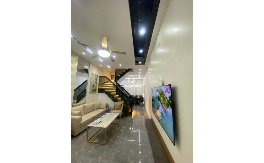 PL QUÂN ĐỘI - HOÀNG VĂN THÁI - Ô TÔ 2 THOÁNG Dt 42m-5 tầng Mặt tiền 4m Giá 15.9 tỷ