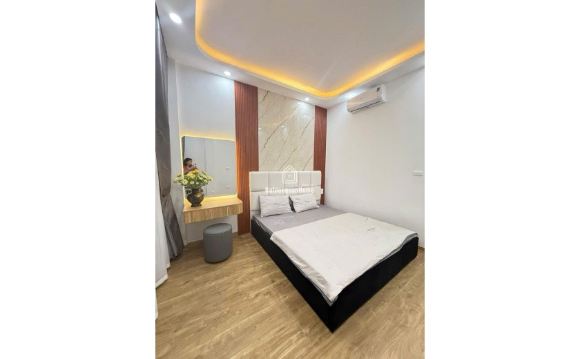 NGUYỄN PHÚC LAI - NHÀ MỚI 5 TẦNG THANG MÁY - DT 39m2 5 tầng mt 3.4m Giá 12.6 tỷ