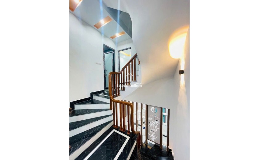 HIẾM HÓT!!- NHÀ ĐẠI ÁNG GẦN HỒ ĐIỀU HOÀ - GẦN NHIỀU TIỆN ÍCH - Ở SƯỚNG