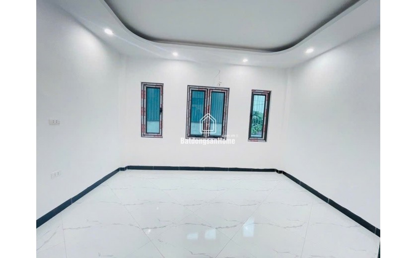 HIẾM HÓT!!- NHÀ ĐẠI ÁNG GẦN HỒ ĐIỀU HOÀ - GẦN NHIỀU TIỆN ÍCH - Ở SƯỚNG