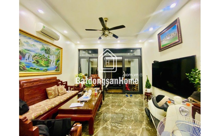 HOÀNG VĂN THÁI - 2 THOÁNG - NGÕ THÔNG - 67m2 4 tầng mặt tiền 5m Giá 21.2 tỷ