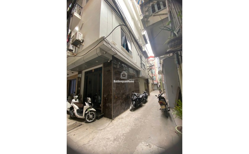 KIM GIANG LÔ GÓC - NGÕ THÔNG - 7 TẦNG THANG MÁY - 40m2 7 tầng mặt tiền 4m Giá 15 tỷ