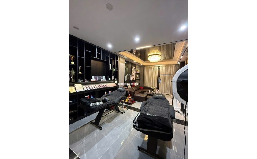 KIM GIANG LÔ GÓC - NGÕ THÔNG - 7 TẦNG THANG MÁY - 40m2 7 tầng mặt tiền 4m Giá 15 tỷ