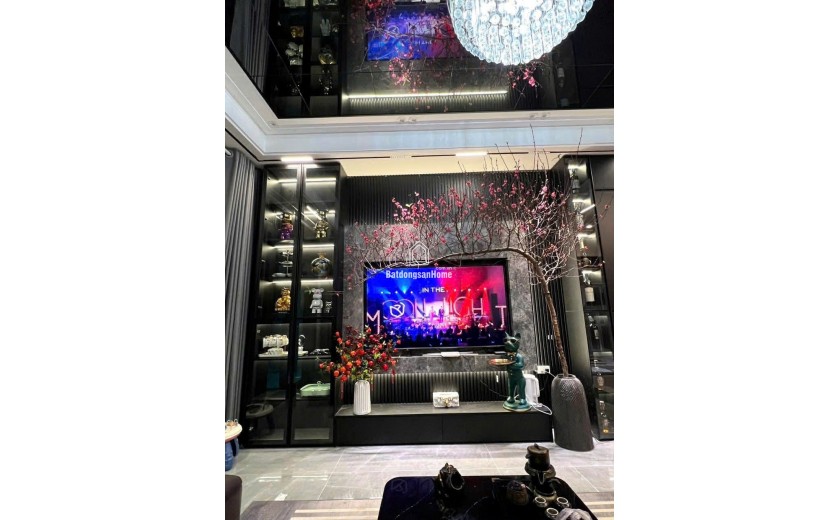 KIM GIANG LÔ GÓC - NGÕ THÔNG - 7 TẦNG THANG MÁY - 40m2 7 tầng mặt tiền 4m Giá 15 tỷ