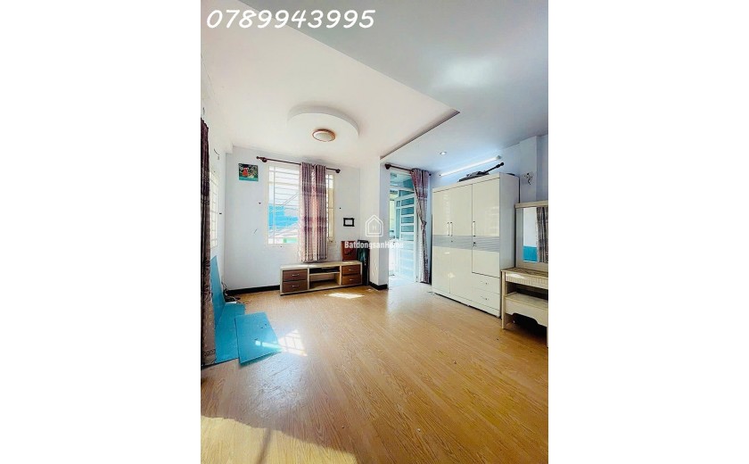 Bán nhà Tân Bình giáp Lạc Long quân, HXH kinh doanh 35m², mới, giá chỉ 4 tỷ 79