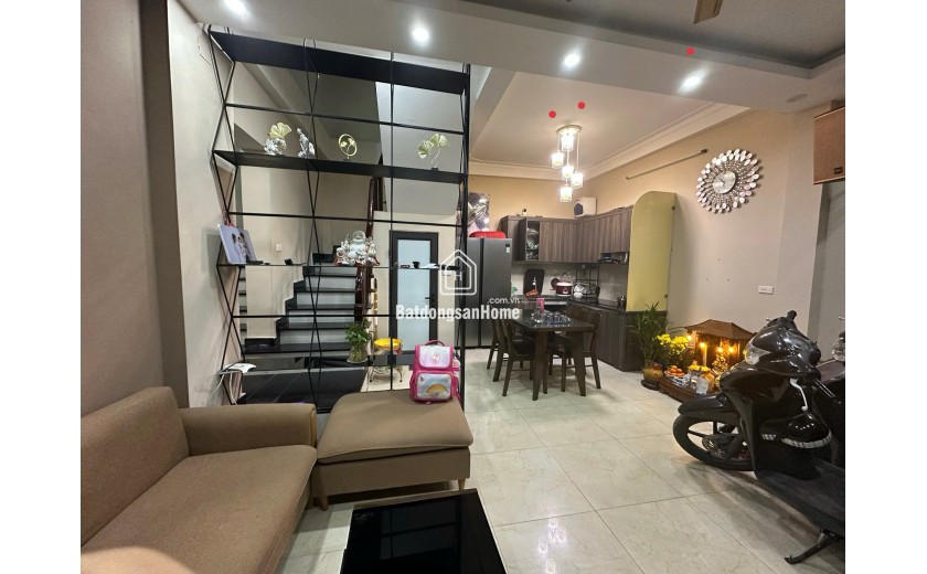 BÁN NHÀ PHÚC LỢI LONG BIÊN DT 37M2 Ô TÔ GẦN TRẺ CON ĐI HỌC HAI BƯỚC Ở SƯỚNG