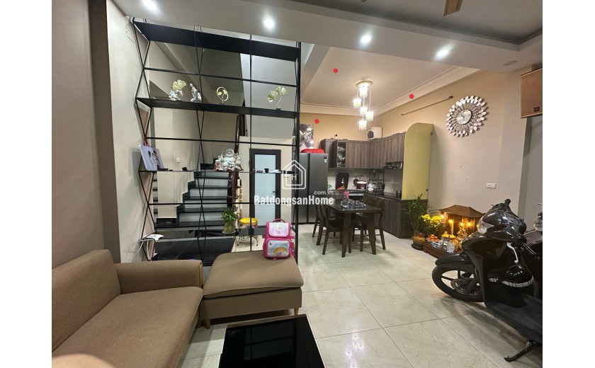 BÁN NHÀ PHÚC LỢI LONG BIÊN DT 37M2 Ô TÔ GẦN TRẺ CON ĐI HỌC HAI BƯỚC Ở SƯỚNG