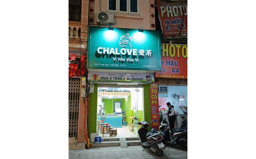 SANG NHƯỢNG GẤP CỬA HÀNG TRÀ SỮA TẠI MAI DỊCH