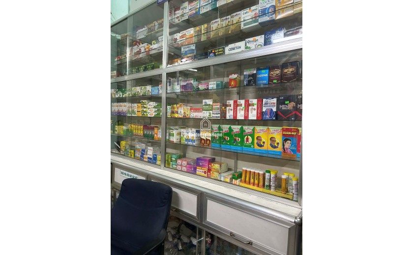 SANG NHƯỢNG NHÀ THUỐC CÓ CHỖ Ở LẠI CHO GIA ĐÌNH