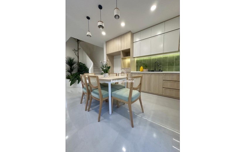 Bán nhà mặt phố Tăng Nhơn Phú A, Thủ Đức, TP HCM. DT 74m2, 4 tầng, 5 phòng ngủ, sổ hồng, giá 8.4 tỷ. Liên hệ: 0933125879.