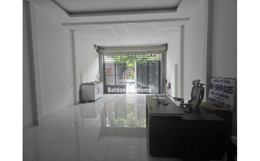 Bán nhà mặt phố Số 13, Linhn Xuân, Thủ Đức, TP HCM. DT 100m2, 2 tầng, 3PN, 4WC, giá 6,4 tỷ, sổ hồng