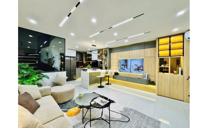 HÀNG HIẾM-Mặt Tiền NGÔ QUYỀN Trung Tâm Quận 5 (4.2x20.2) 5 Tầng-CHỈ 32 TỶ