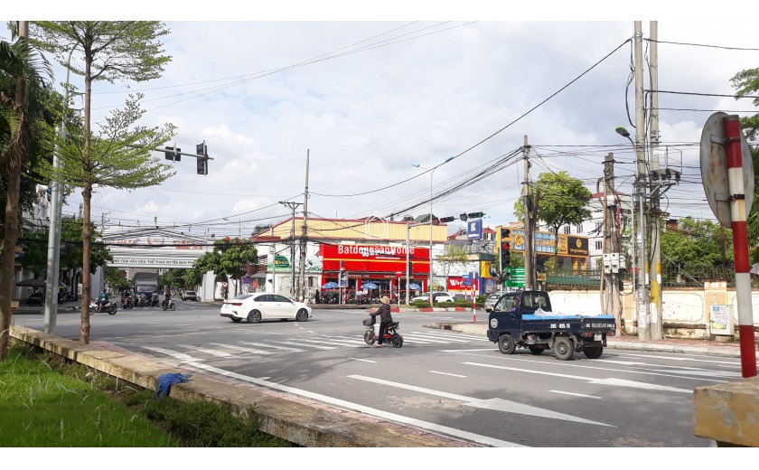 BÁN NHÀ LÔ GÓC 4 TẦNG – Ô TÔ VÀO NHÀ – ĐAN PHƯỢNG – GẦN QL32 – GẦN VÀNH ĐAI 4 – 48M2 -NHỈNH 5 TỶ